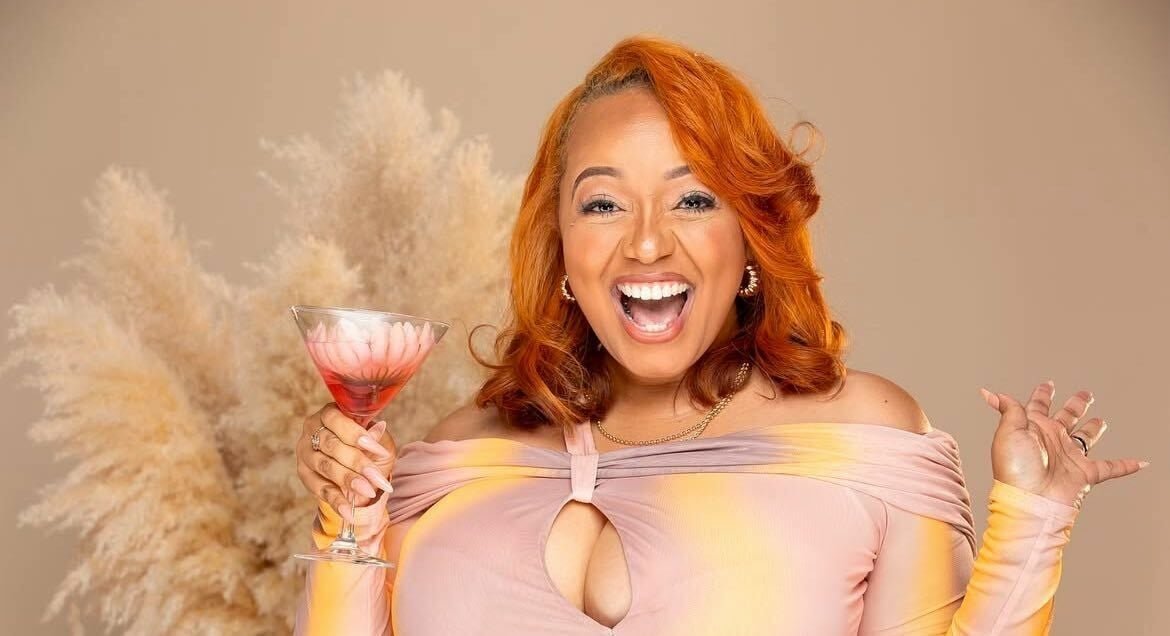 Una persona sosteniendo una bebida

El contenido generado por IA puede ser incorrecto.