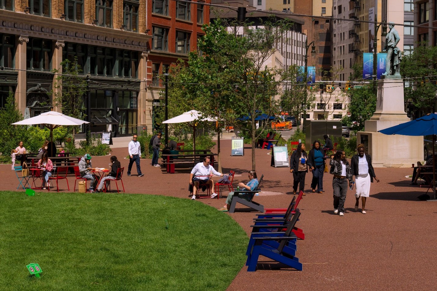 Gente caminando en un parque
El contenido generado por IA puede ser incorrecto.